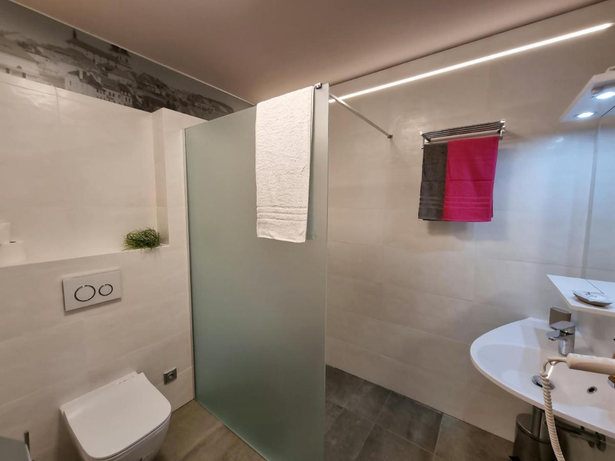 Apartmany Etenia Kadan Ngoại thất bức ảnh