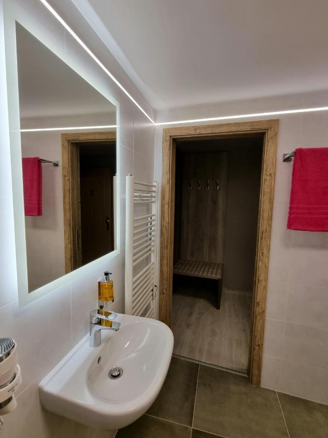Apartmany Etenia Kadan Ngoại thất bức ảnh