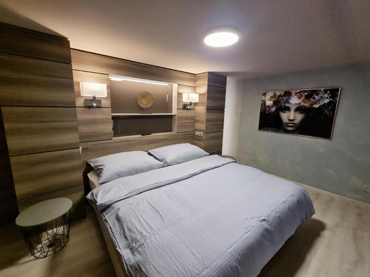 Apartmany Etenia Kadan Ngoại thất bức ảnh