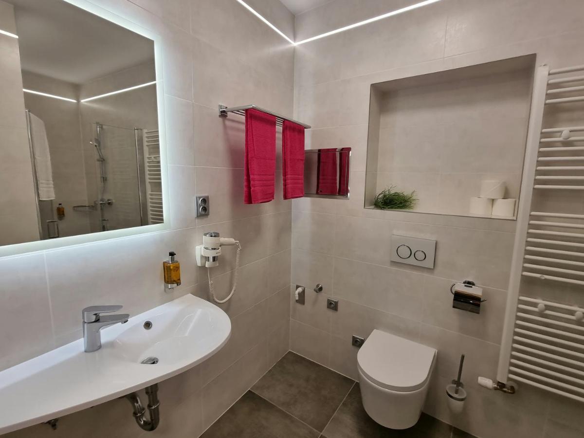 Apartmany Etenia Kadan Ngoại thất bức ảnh