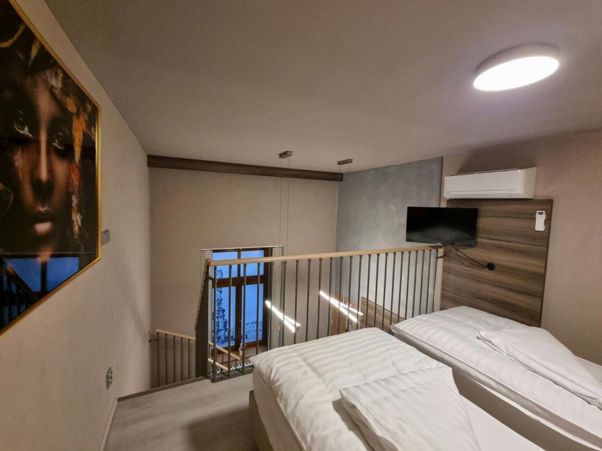 Apartmany Etenia Kadan Ngoại thất bức ảnh