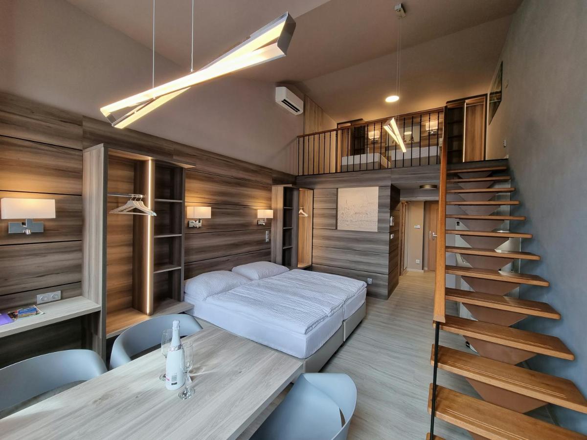Apartmany Etenia Kadan Ngoại thất bức ảnh