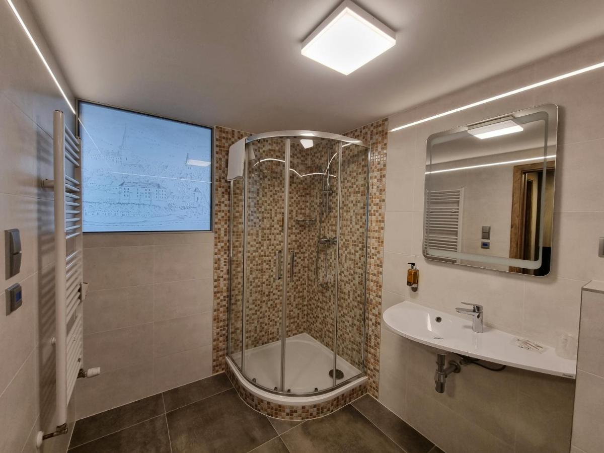 Apartmany Etenia Kadan Ngoại thất bức ảnh