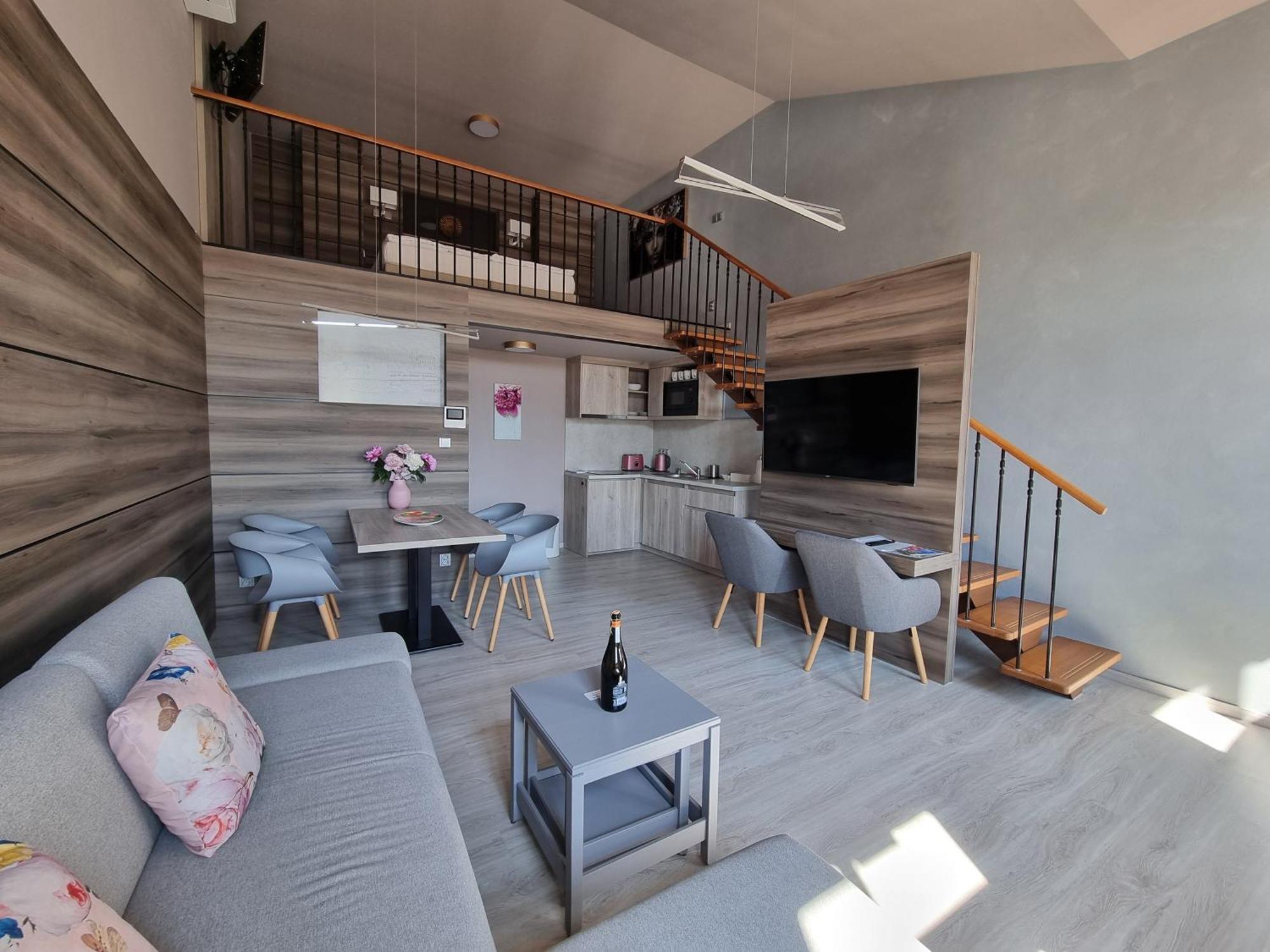 Apartmany Etenia Kadan Ngoại thất bức ảnh