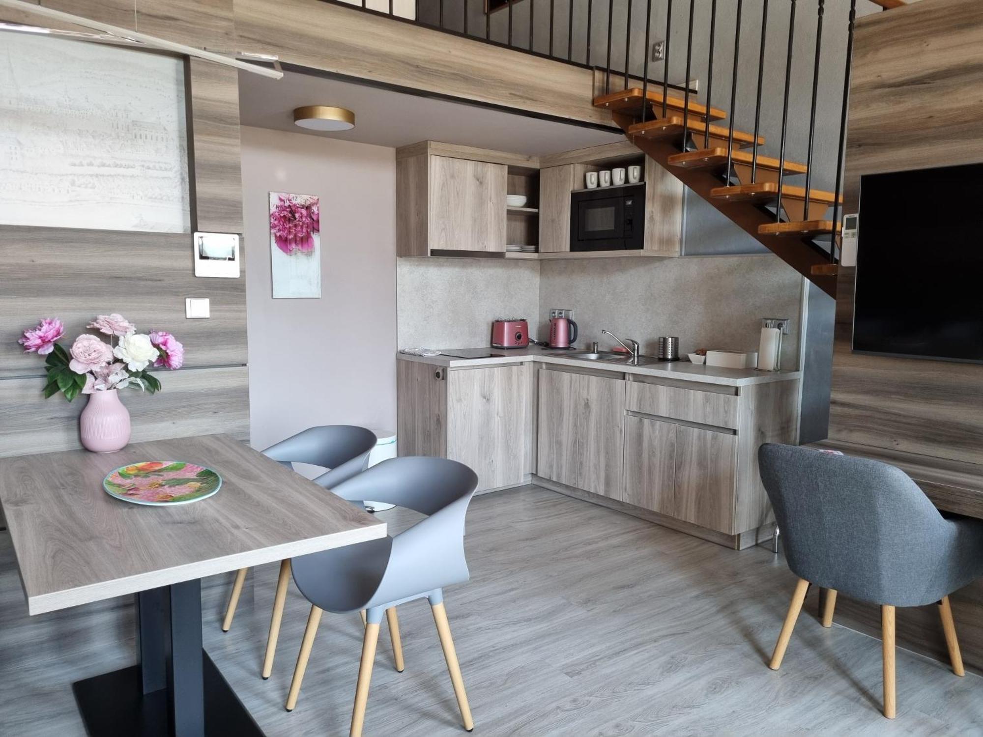 Apartmany Etenia Kadan Ngoại thất bức ảnh